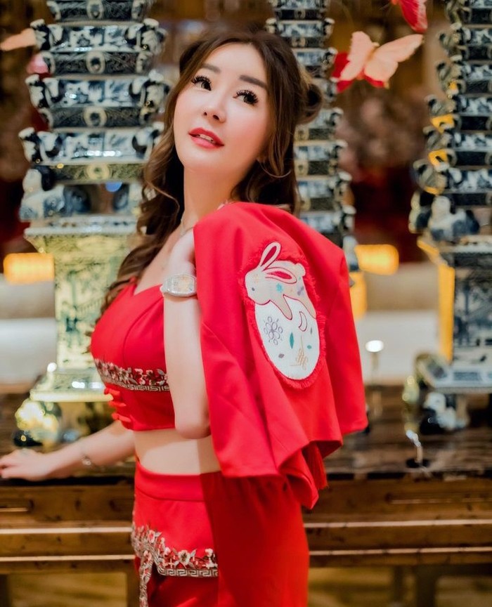 Galeri Dewi Bichu Aspri ke-103 Galeri Dewi Bichu Aspri ke-103