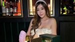 Potret Dewi Bichu, Aspri ke-103 Hotman Paris Saat Hangout di Bar
