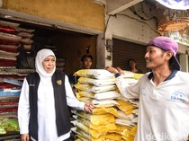Khofifah Minta Kepala Daerah di Jatim Pantau Distribusi Beras Medium