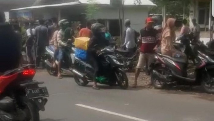 Video kecelakaan di Jember dinarasikan jadi kasus penculikan anak sehingga menjadi hoaks. Polisi memburu orang yang menarasikan atau narator video tersebut.