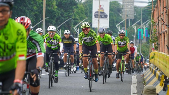 Sekitar 80 pesepeda dari Jakarta Group Ride ke-2 GFNY Bali - IFG Life menjelaji jalur emas Ibukota. Ini foto-fotonya.
