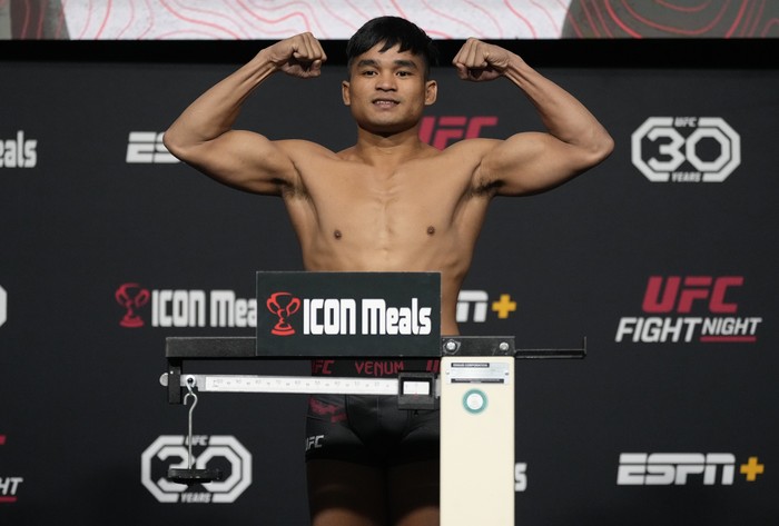 jeka saragih final road to ufc road to ufc 2022 ufc jeka saragih vs anshul jubli LAS VEGAS, NEVADA - FEBRUARY 03: Jeka Saragih of Indonesia poses on the scale during the UFC weigh-in at UFC APEX on February 03, 2023 in Las Vegas, Nevada. (Photo by Jeff Bottari/Zuffa LLC via Getty Images)