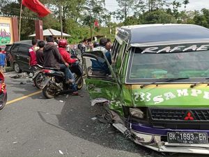 3 Mobil Tabrakan di Depan Bumi Perkemahan Sibolangit