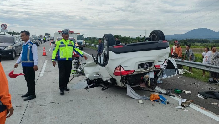 kecelakaan di tol Ngawi Kertosono