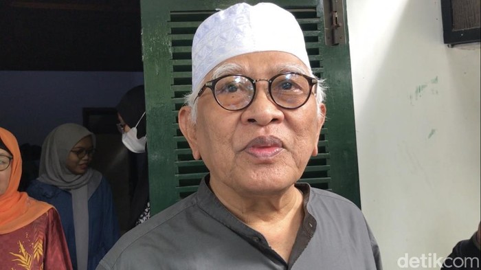 KH Ahmad Mustofa Bisri (Gus Mus) di kediamannya, pada Minggu (5/2/2023).