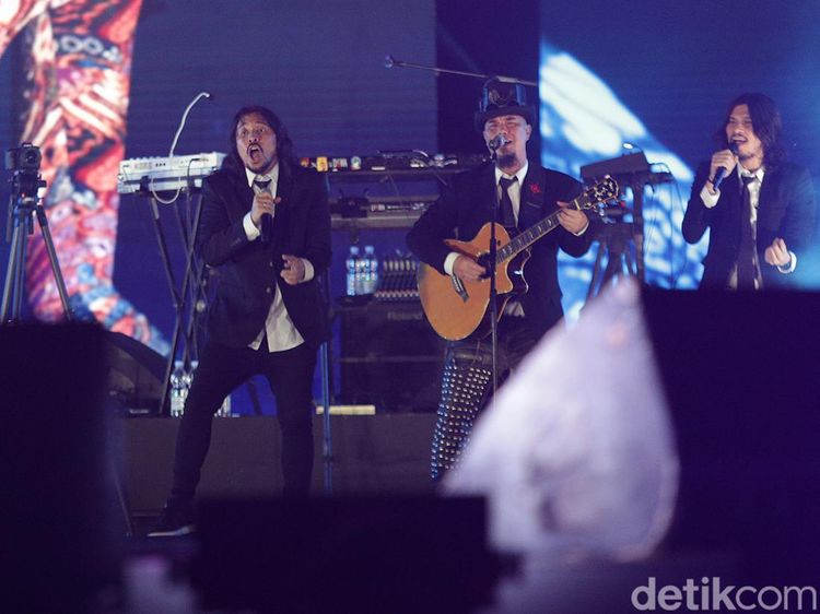 Melihat Lagi Keseruan Konser Pesta Rakyat Dewa 19