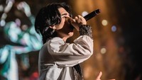 Aktor dan musisi kelahiran 1995 itu juga menyanyikan lagu Indonesia. Foto: (dok. Andreas Pranatalta/Imanuel Eka Pranata Lumina Ent)