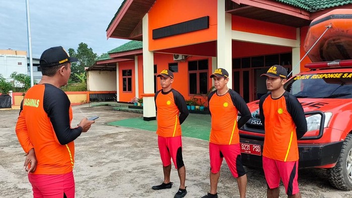 Tim SAR saat bersiap menuju lokasi warga hilang diduga diterkam buaya di Kutai Timur (Kutim), Kalimantan Timur (Kaltim).