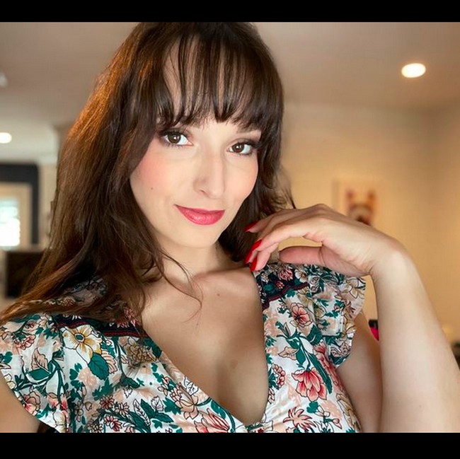 Lexi Luna, mantan guru yang tidak lagi berkarier di dunia pendidikan. Lexi banting setir menjadi bintang dewasa dan kini jadi viral karena bikin boneka seks.Foto: dok. Instagram/@beyondlexpectations