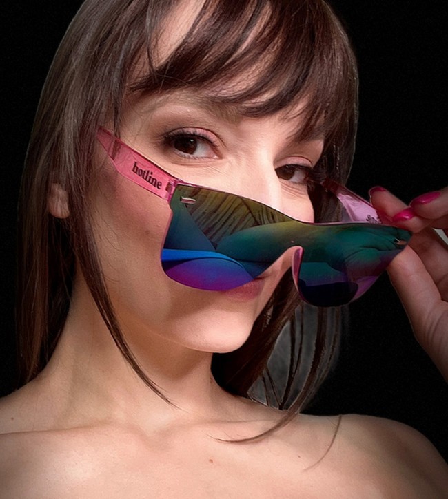 Lexi mengaku bahwa gaji guru tidak cukup untuk masa depannya. Meski sangat bertolak belakang dengan profesinya terdahulu, namun Lexi mengaku begitu menikmati berada di industri dewasa.  Foto: dok. Instagram/@beyondlexpectations