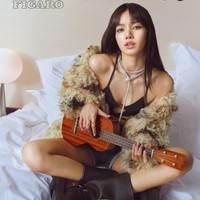 Lisa BLACKPINK menjalani pemotretan terbaru di Bulgari Hotel Paris. Wajahnya menghiasi sampul majalah Madame Figaro edisi Februari 2023. Foto: dok. Madame Figaro