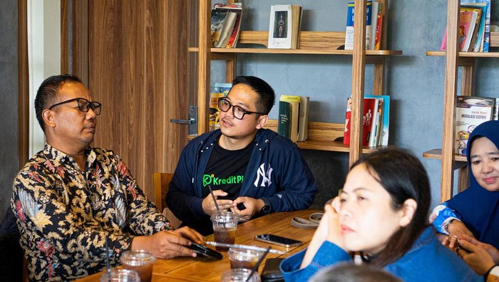 Sejalan dengan upaya pemerintah untuk mendorong percepatan dan pemulihan ekonomi melalui literasi dan inklusi keuangan, Kredit Pintar menginisiasi “Kelas Pintar Bersama” di Garut, Jawa Barat.
