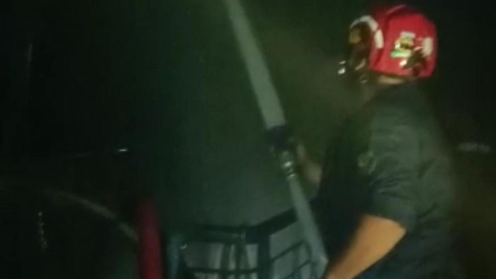 Pasar Terong Makassar, Sulawesi Selatan (Sulsel) terbakar malam ini.