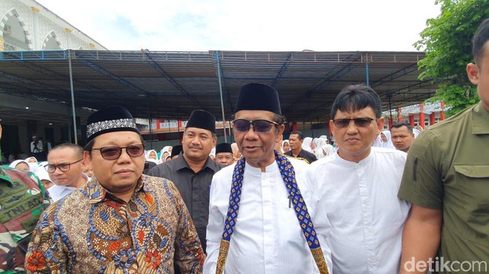 Menko Polhukam Mahfud Md saat mengunjungi Ponpes Darul Quran di Kabupaten Gunungkidul, Minggu (5/2/2023).