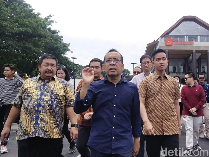 Mensesneg Pratikno dan Gibran Rakabuming datangi Solo Technopark, Minggu (5/2/2023).