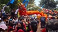 Cap Go Meh berasal dari Cap Go yang artinya lima belas dan Meh artinya malam, yang secara keseluruhan berarti malam ke lima belas.