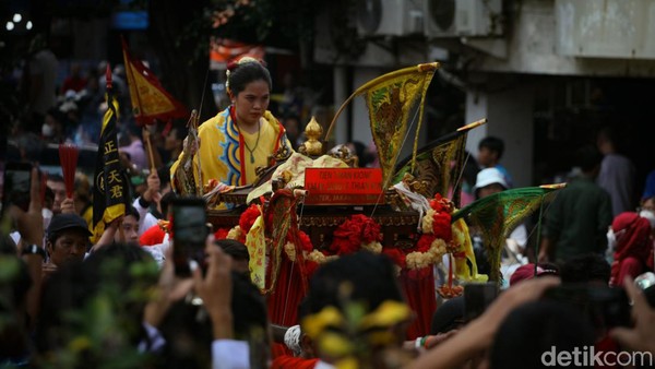 Kirab Toa Pe Kong merupakan tradisi yang dinantikan masyarakat setempat. 