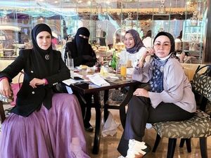 Serunya Mulan Jameela Saat Kulineran Bareng Keluarga dan Teman