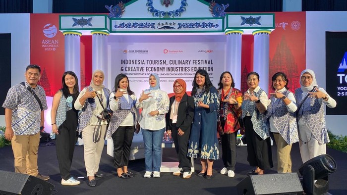 Nur Asia Uno, istri Menparekraf berbagi pengalamannya kepada pelaku usaha kerajinan di Travel Exchange di ATF Yogyakarta. Yuk intip momennya.