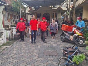 Blusukan di Kampung Peneleh, PDIP Surabaya Dicurhati Warga