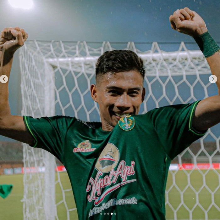 Pemain Persebaya Ahmad Nufiandani tengah menjadi perbincangan. Sebab ia sudah dua kali mengemas gol sebagai pemain pengganti, sehingga dijuluki Supersub