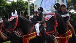 Polisi Berkuda Hibur Warga Saat Hari Bebas Kendaraan Bermotor di HI