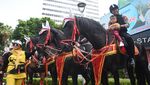 Polisi Berkuda Hibur Warga Saat Hari Bebas Kendaraan Bermotor di HI