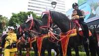Selain ditugaskan untuk pengamanan simpatik juga untuk menghibur warga dan anak-anak saat Hari Bebas Kendaraan Bermotor.