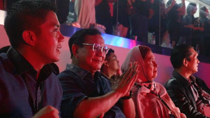 Prabowo Subianto menghadiri konser Dewa 19 bertajuk “Pesta Rakyat 30 Tahun Berkarya Dewa 19” di JIS, Jakarta Utara