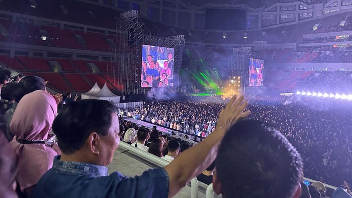Prabowo Subianto nonton konser Dewa 19 di JIS (dok. istimewa)