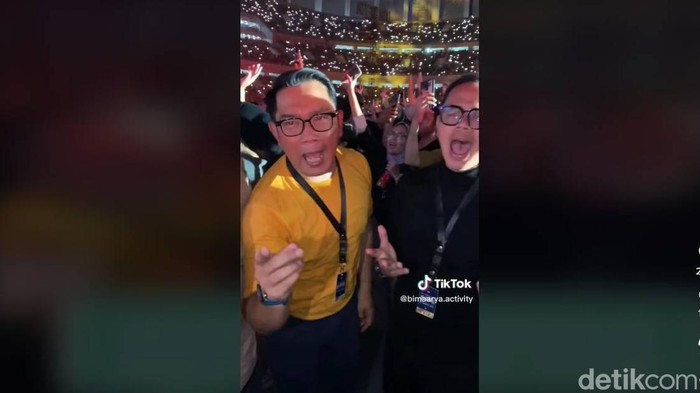 Ridwan Kamil dan Bima Arya nonton konser Dewa 19