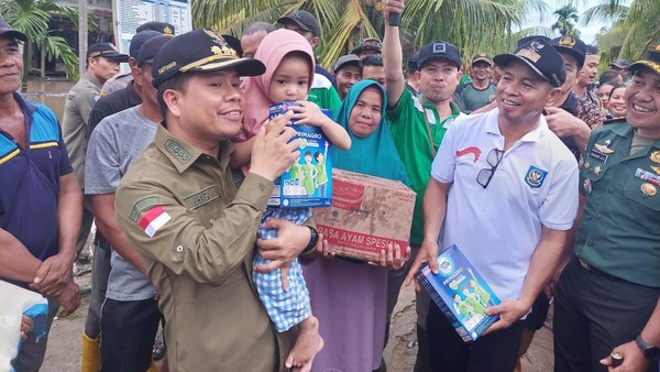 Salurkan Bantuan untuk Korban Banjir Sambas