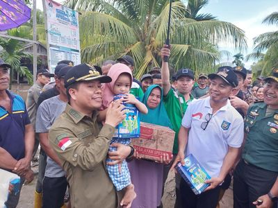 Salurkan Bantuan untuk Korban Banjir Sambas