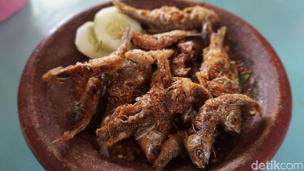 Penjual sambal wader menjamur di Desa/Kecamatan Trowulan, Kabupaten Mojokerto. Itu seiring kian ramainnya wisatawan yang tertarik dengan sejarah Majapahit.
