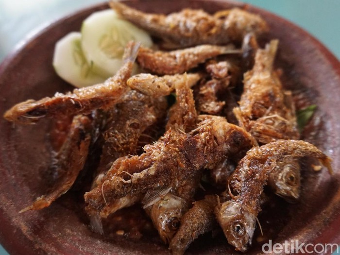 Penjual sambal wader menjamur di Desa/Kecamatan Trowulan, Kabupaten Mojokerto. Itu seiring kian ramainnya wisatawan yang tertarik dengan sejarah Majapahit.