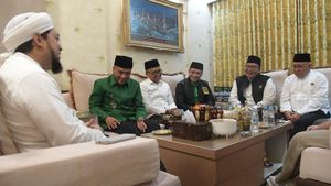 Sekjen PPP Sowan Pengasuh Pesantren Sukorejo Situbondo