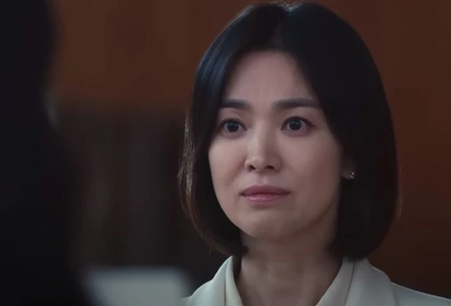 Untuk mendalami peran, Song Hye Kyo tidak memakai makeup sedikitpun selama syuting ‘The Glory’. Dia pun punya alasan tersendiri kenapa memutuskan tampil dengan wajah polos. Foto: Dok. Netflix
