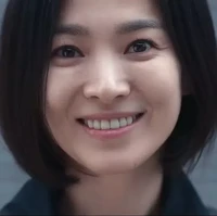 Dalam kesehariannya aktris 41 tahun ini memang rajin merawat wajah. Dia tak pernah melewatkan membersihkan wajah setiap hari, memakai masker berbahan alami juga memperbanyak asupan air putih. Foto: Dok. Netflix