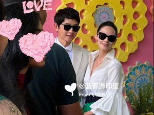 Viral Foto Song Joong Ki & Istri Kencan di Bioskop, Tampil Perdana di Publik