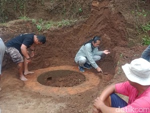 Bawa-bawa Detektor Logam, Pemburu Harta Karun Incar Situs di Klaten?