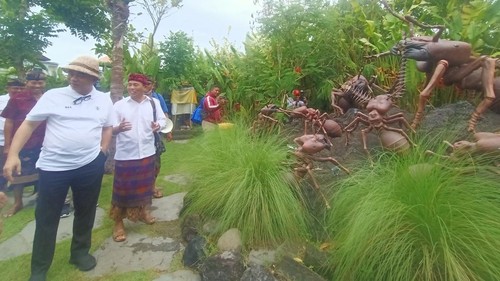 Wakil Menteri Desa, Pembangunan Daerah Tertinggal, dan Transmigrasi Budi Arie Setiadi ketika berada di kawasan Teba Majalangu, Kertalangu, Denpasar, Bali pada Minggu (5/2/2023)