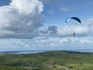 Serunya Wisata Paralayang di Batam