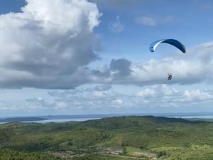 Serunya Wisata Paralayang di Batam