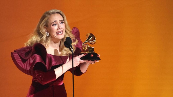 Adele Adele accepts the award for Best Pop Solo Performance for Easy On Me during the 65th Annual Grammy Awards in Los Angeles, California, U.S., February 5, 2023. REUTERS/Mario Anzuoni