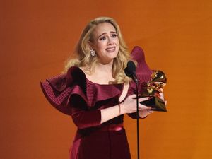 Air Mata Adele Raih Best Pop Solo Performance di Grammy