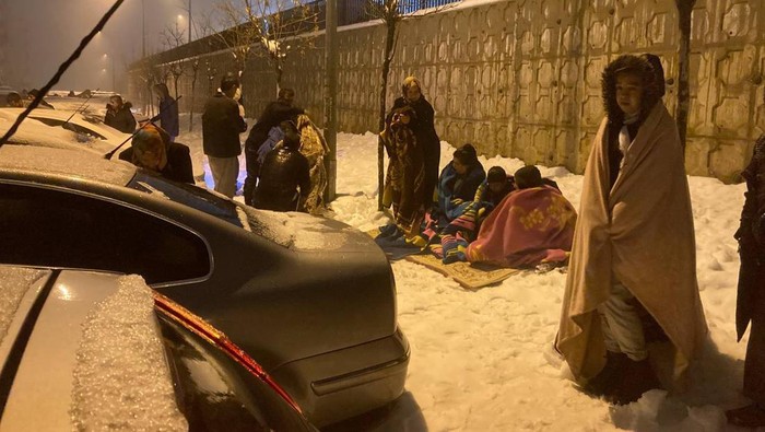 Adsiz Gunebakan/Anadolu Agency via Getty Images) GAZIANTEP, TURKIYE - FEBRUARY 6: Residents waiting outside after the earthquake on February 6, 2023 in Gaziantep, Turkiye. Search and rescue works continue in the areas. The 7.4 magnitude earthquake jolted Turkiyeâs southern province of Kahramanmaras early Monday, according to Turkiyeâs Disaster and Emergency Management Authority (AFAD). It was followed by a magnitude 6.4 quake that struck southeastern Gaziantep province. A third earthquake with a 6.5 magnitude also hit Gaziantep. (Photo by Adsiz Gunebakan/Anadolu Agency via Getty Images)
