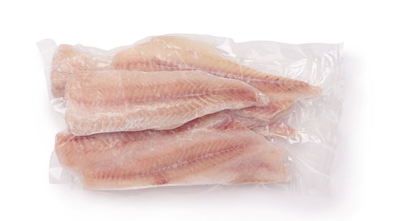 Agar Awet, Hindari 5 Kesalahan Menyimpan Ikan di Freezer Ini