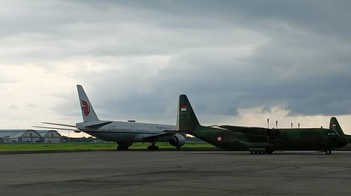 Mendung di langit Bandara Ngurah Rai, Badung, Bali beberapa waktu lalu.