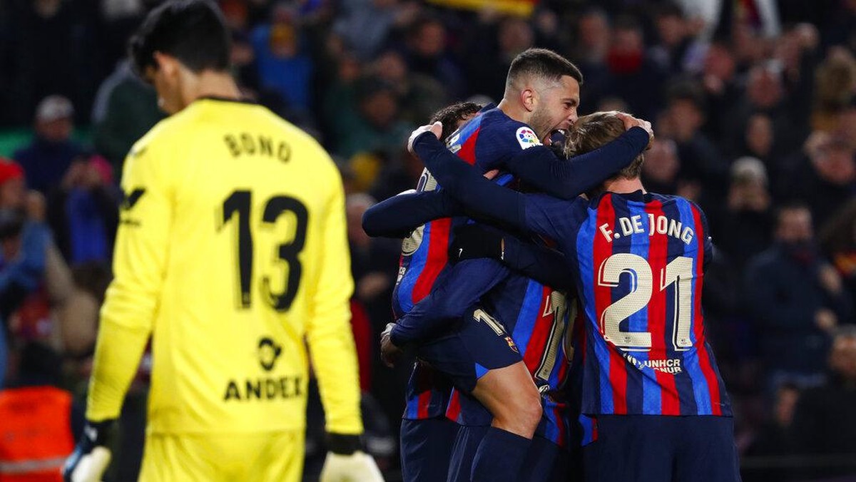 Barcelona diwanti-wanti tak lengah. (Foto: AP/Joan Monfort)