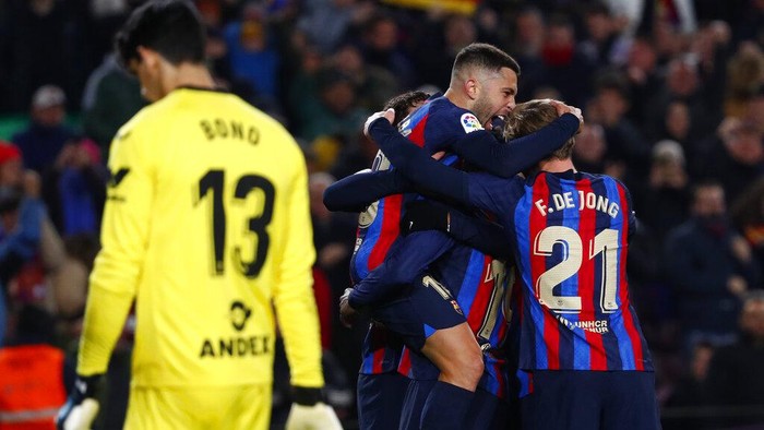 Barcelonas Jordi Alba, top, celebrates with his teammates after scoring his sides opening goal during a Spanish La Liga soccer match between Barcelona and Sevilla at the Camp Nou stadium in Barcelona, Spain, Sunday, Feb. 5, 2023. (AP Photo/Joan Monfort)